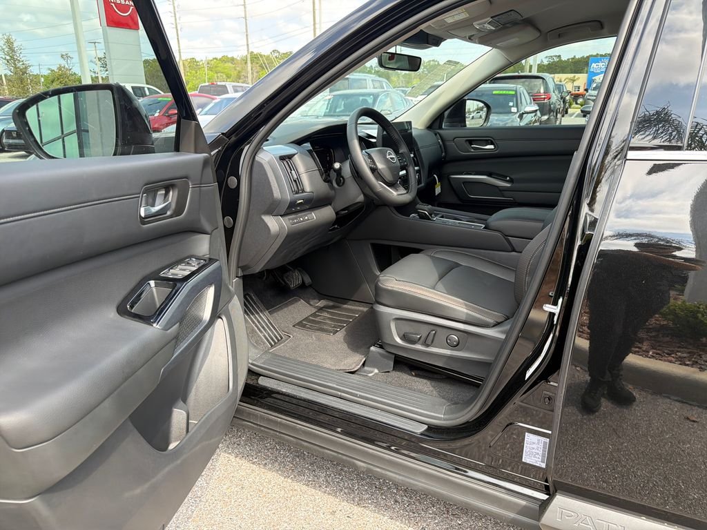 New 2026 Nissan Pathfinder SL 4D Sport Utility