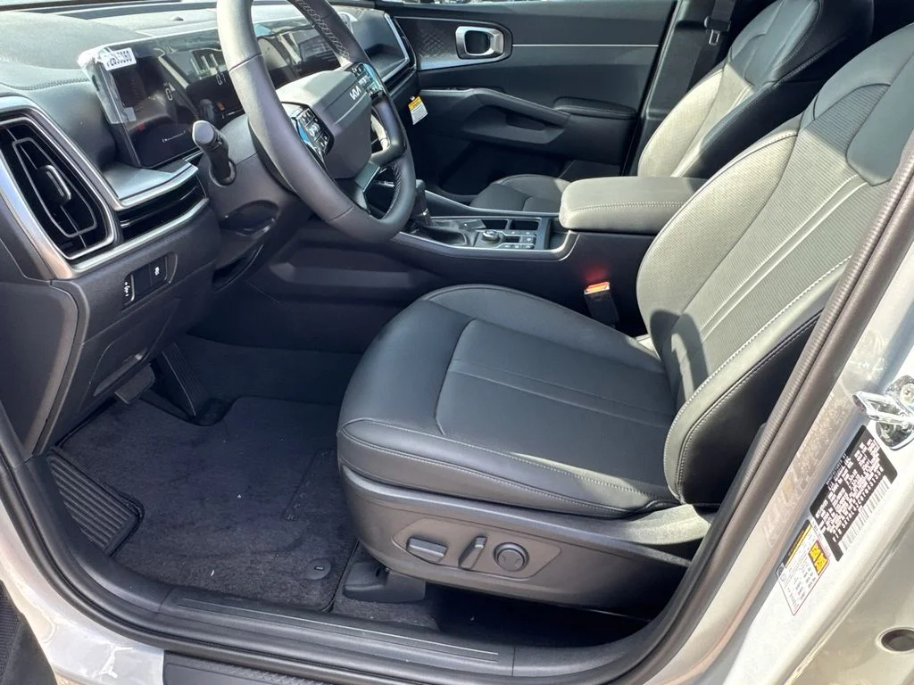New 2026 Ivory Silver Kia S image 9