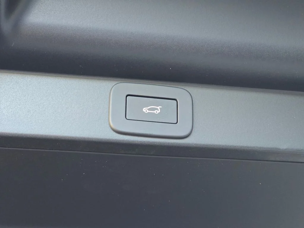 New 2026 Carpathian Grey LAND ROVER SE 7 Seats image 13