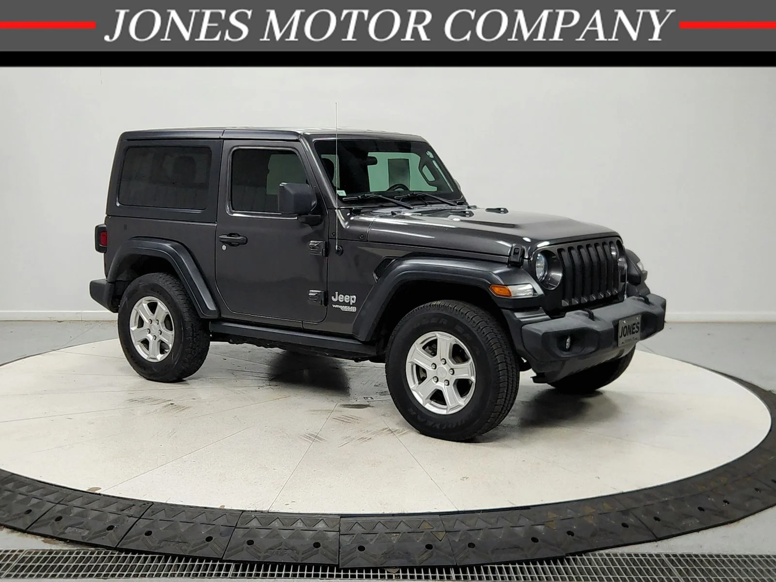 Used 2019 Granite Crystal Clearcoat Metallic Jeep Sport image 1