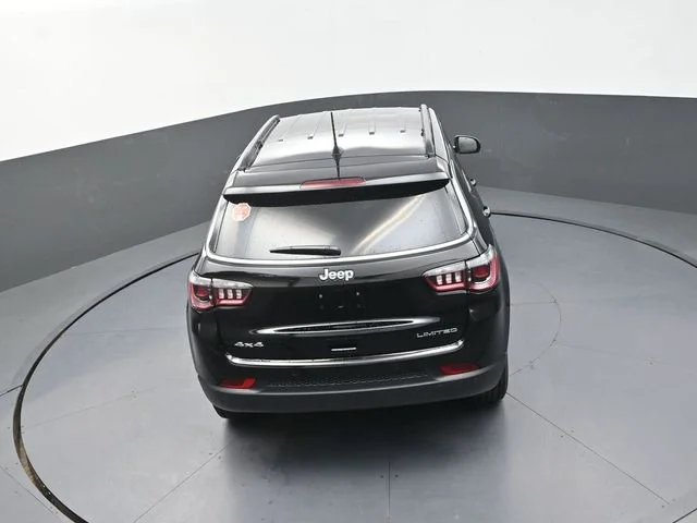 New 2026 Diamond Black Crystal Pearl-Coat Exterior Paint Jeep Limited image 16