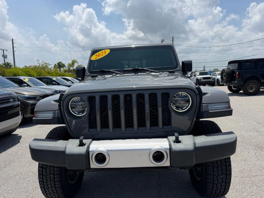 Used 2021  Jeep Rubicon 4x4 image 4
