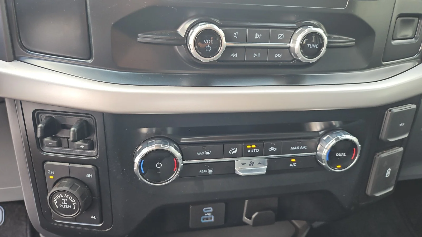 Used 2023 Blue Ford XLT image 22