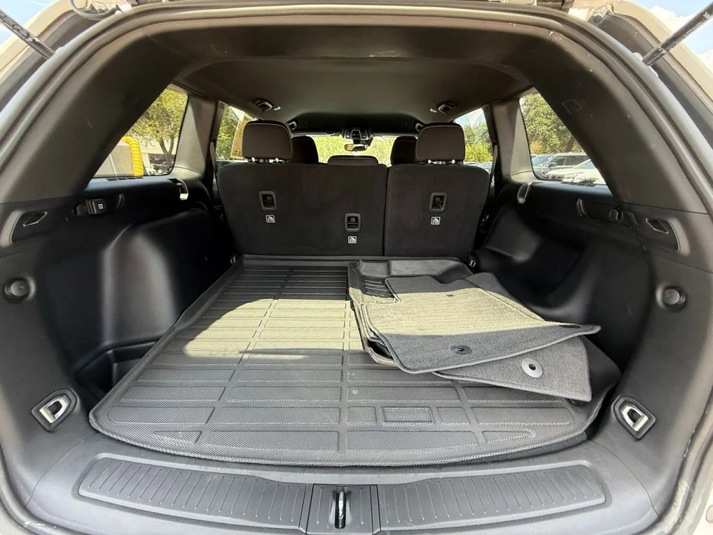 Used 2024 White Jeep Laredo image 19