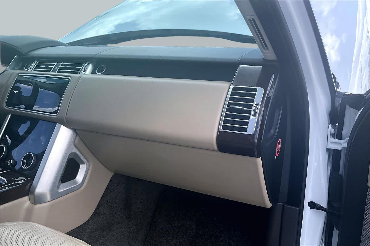 Used 2018 Fuji White Land Rover HSE image 17