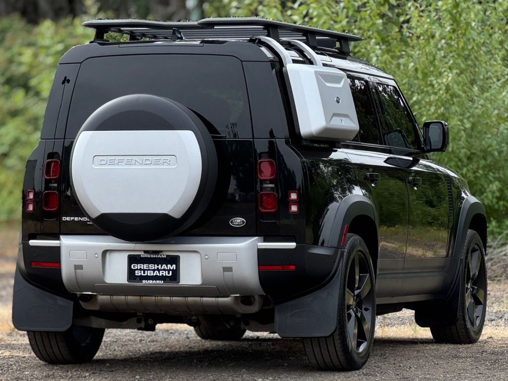 Used 2022 Santorini Black Metallic Land Rover SE image 7