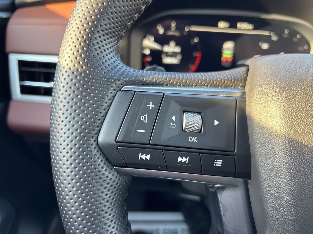 Used 2025  Mitsubishi SEL image 30