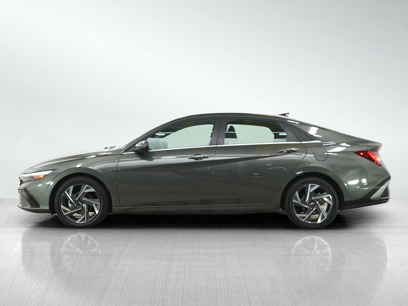 Used 2025 Hyundai Elantra SEL with VIN KMHLS4DG9SU999800 for sale in Minneapolis, Minnesota