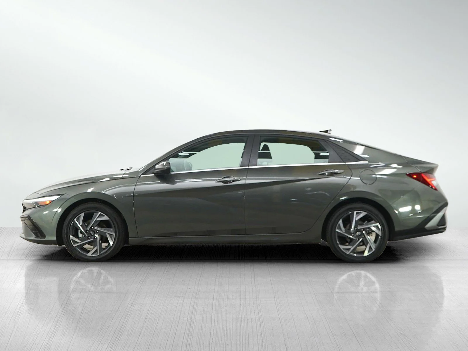 Used 2025 Hyundai Elantra SEL with VIN KMHLS4DG9SU999800 for sale in Minneapolis, Minnesota