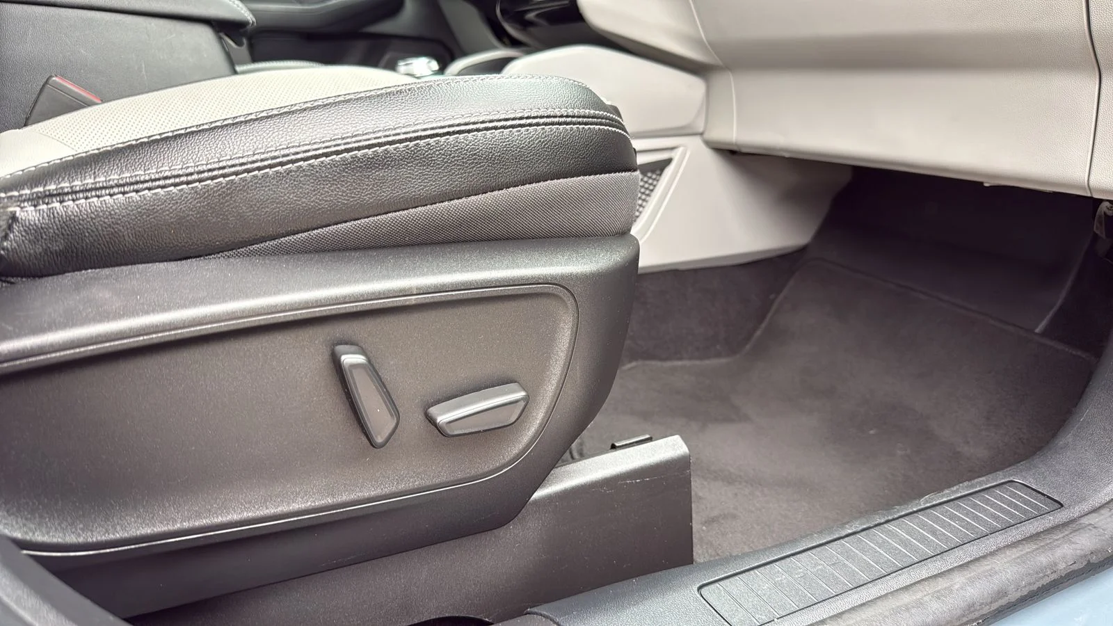 Used 2023 Blue Ford Platinum image 21