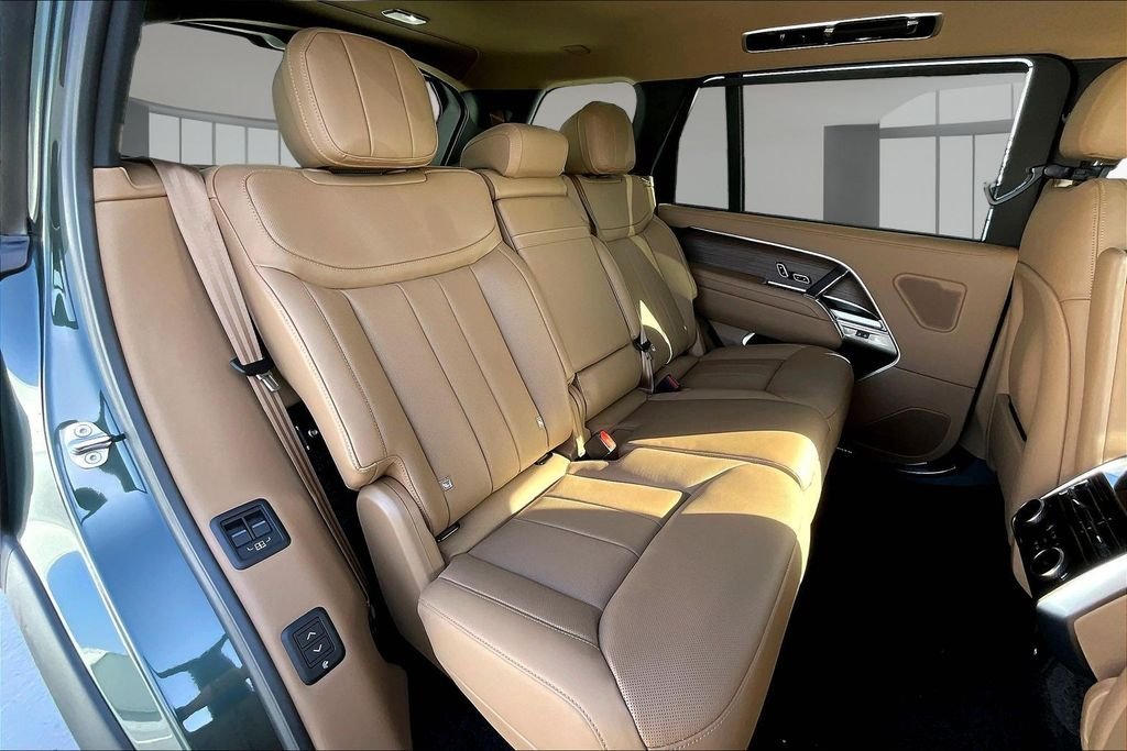 New 2026 BELGRAVIA GREEN Land Rover SE 7 Seats image 10