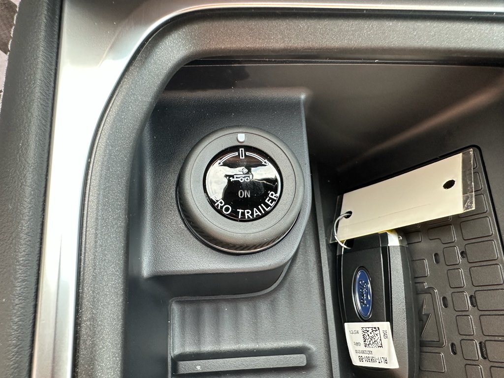 New 2025 Agate Black Metallic Ford Platinum® image 25