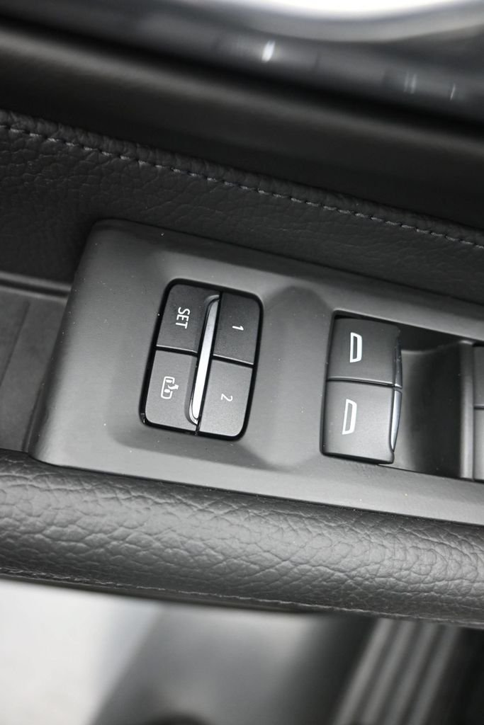 Used 2023 White GMC Denali image 19