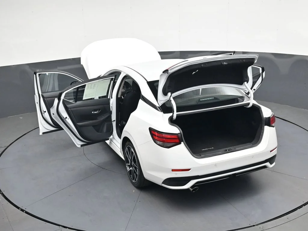 Used 2025 White Nissan SR image 52