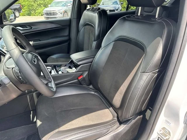 Used 2023 White Jeep Altitude image 31