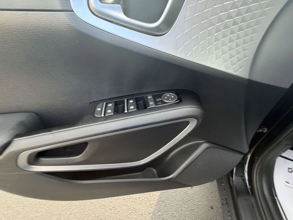 Used 2025 Black Kia LX image 19