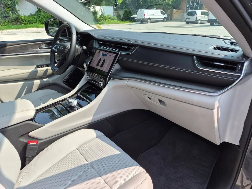 Used 2022 Gray Jeep Overland image 31