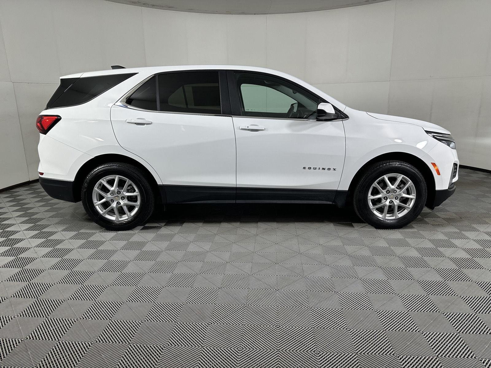 Used 2024 Summit White Chevrolet LT image 20