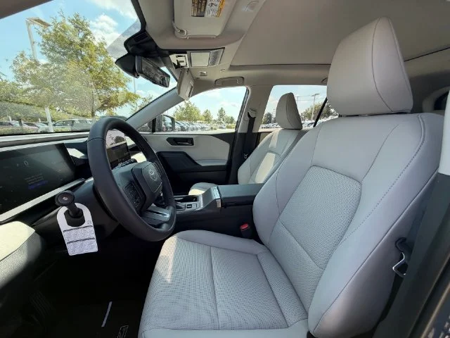 New 2026 Cloud Toyota XLE Premium image 11