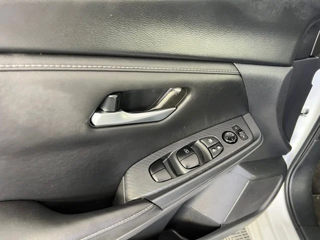 Used 2025 White Nissan SV image 17