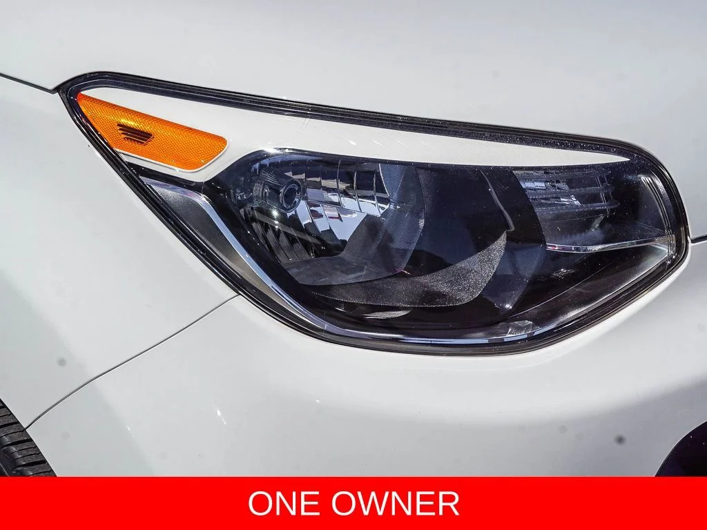 Used 2016 White Kia Plus image 10