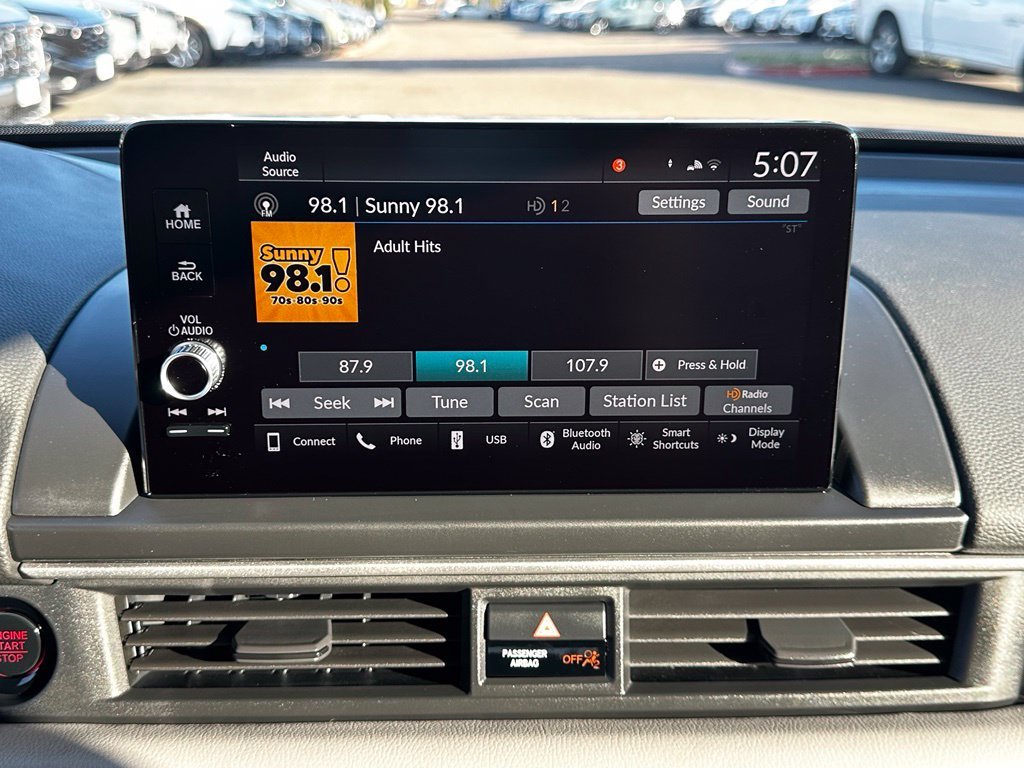 Used 2025 Lunar Silver Metallic Honda Touring image 32