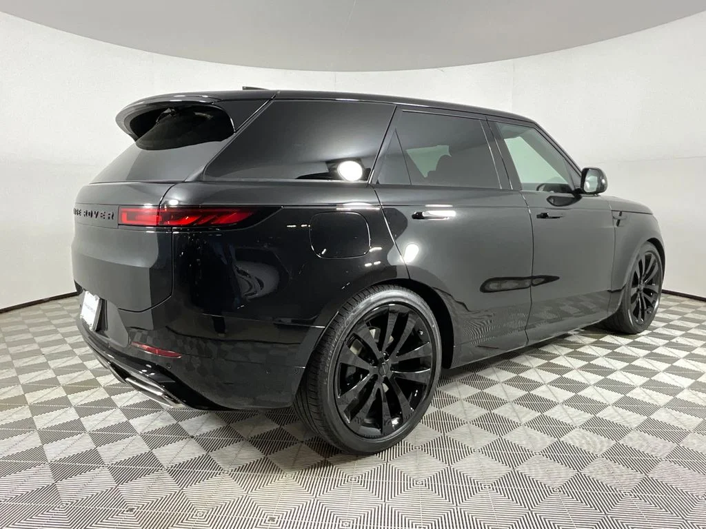 New 2026 Santorini Black Land Rover Dynamic SE image 2