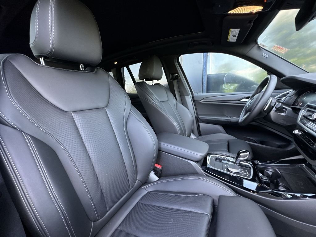 Used 2024 Black BMW xDrive30i image 27
