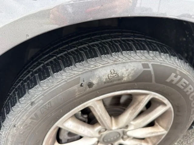 Used 2018 Gray Dodge SXT image 9