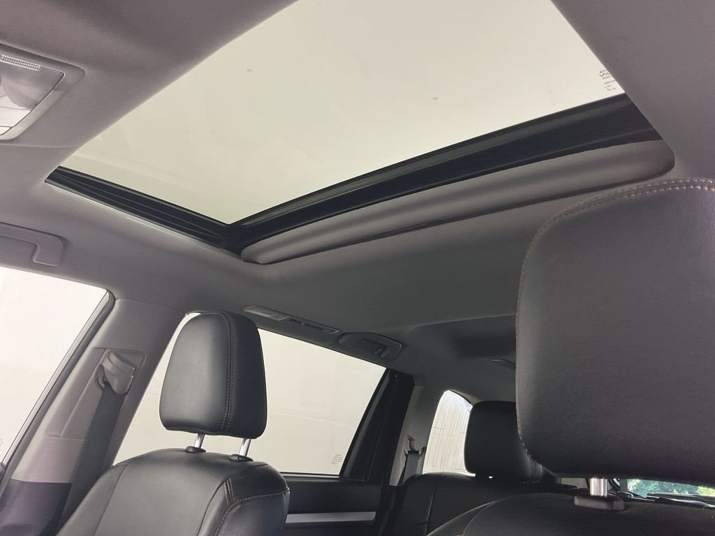 Used 2017 Silver Toyota XLE image 23