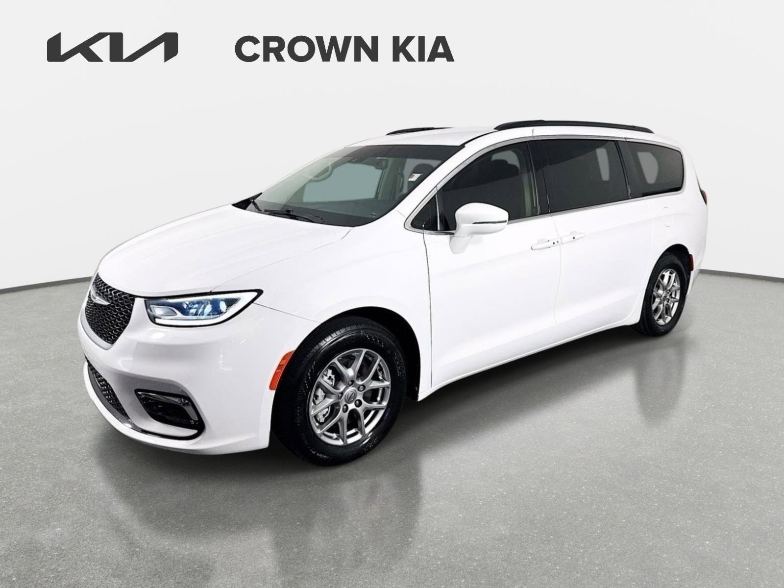 Used 2021 Bright White Clearcoat Chrysler Touring image 1