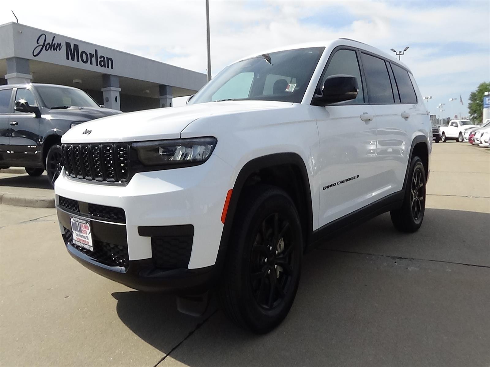 Certified Used 2025 Bright White Clear Coat (pw7) Jeep Altitude image 2
