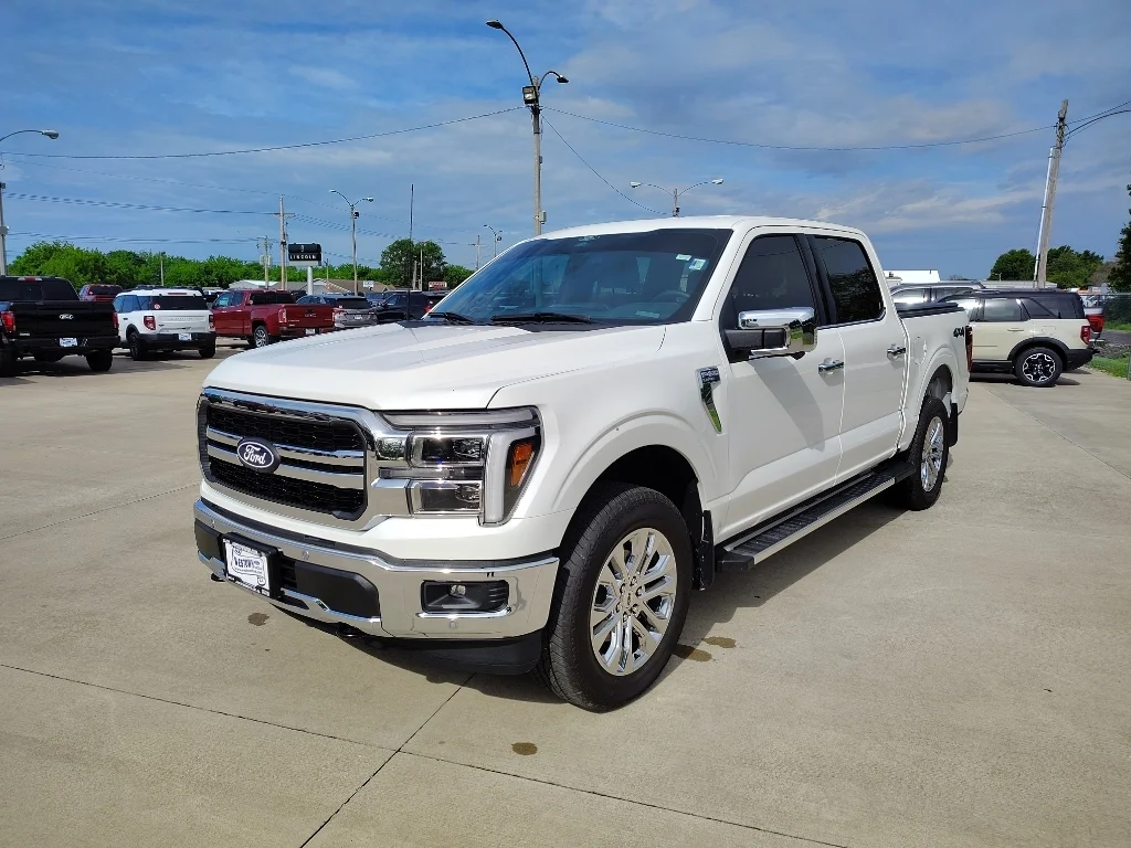 Used 2025 Star White Ford LARIAT image 10