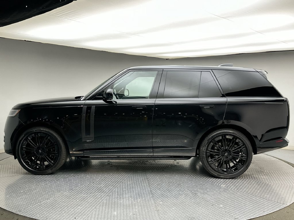 New 2027 Santorini Black Metallic Land Rover SE image 2