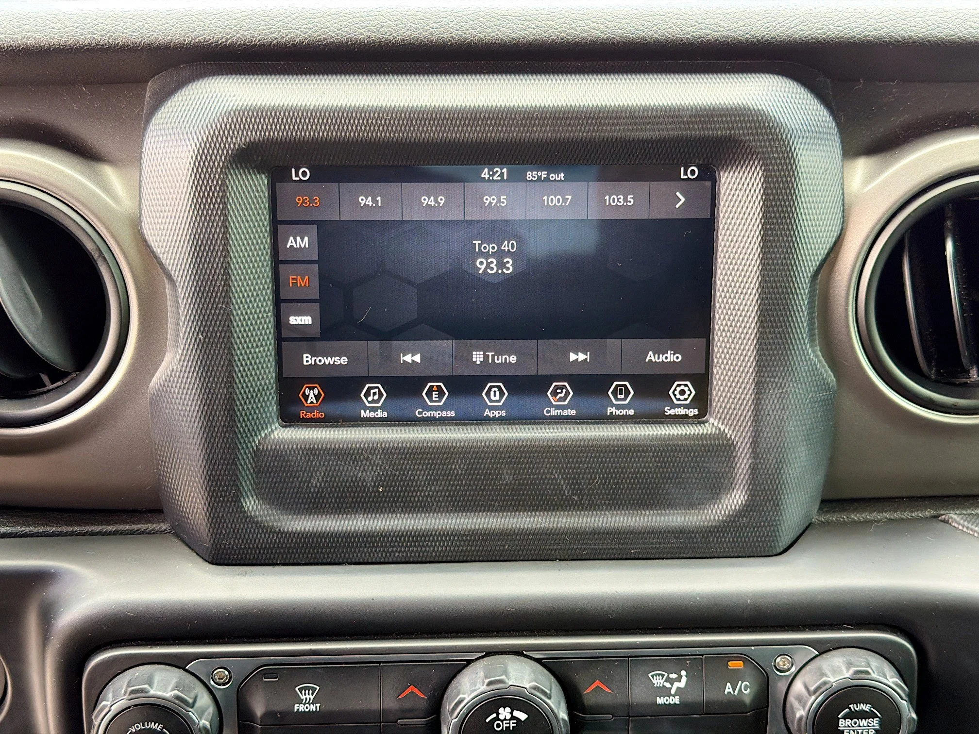 Used 2019 Black Clearcoat Jeep Sport S image 29