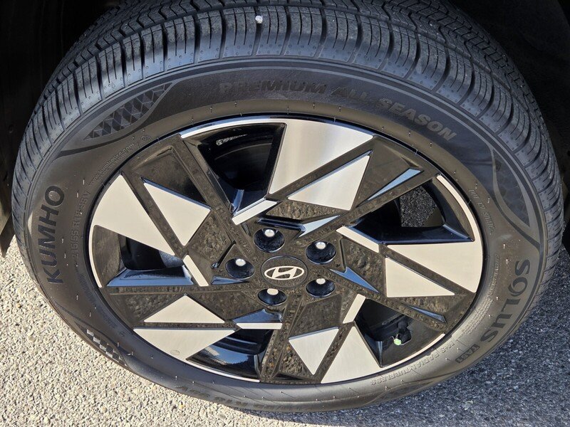 Used 2025 Black Hyundai SEL image 13