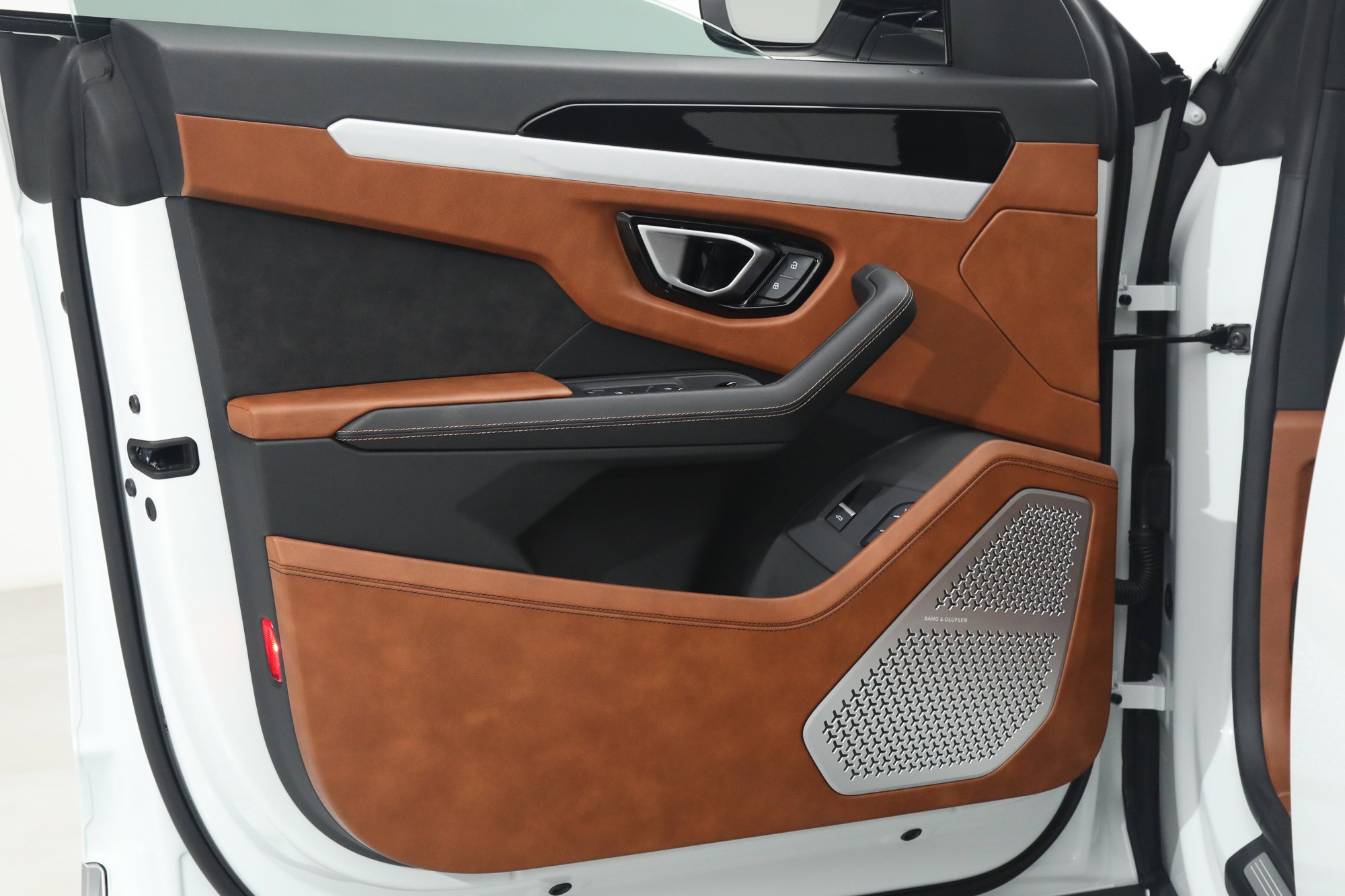 Used 2020 White Lamborghini  image 15