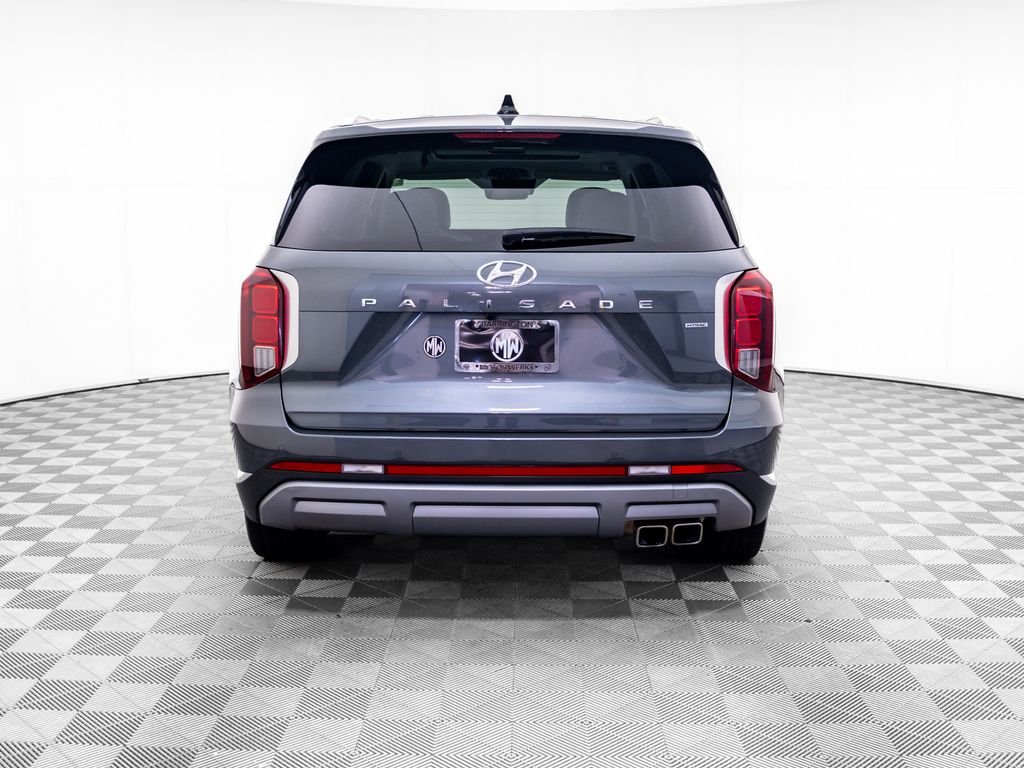 Used 2023 Graphite Hyundai Limited image 5