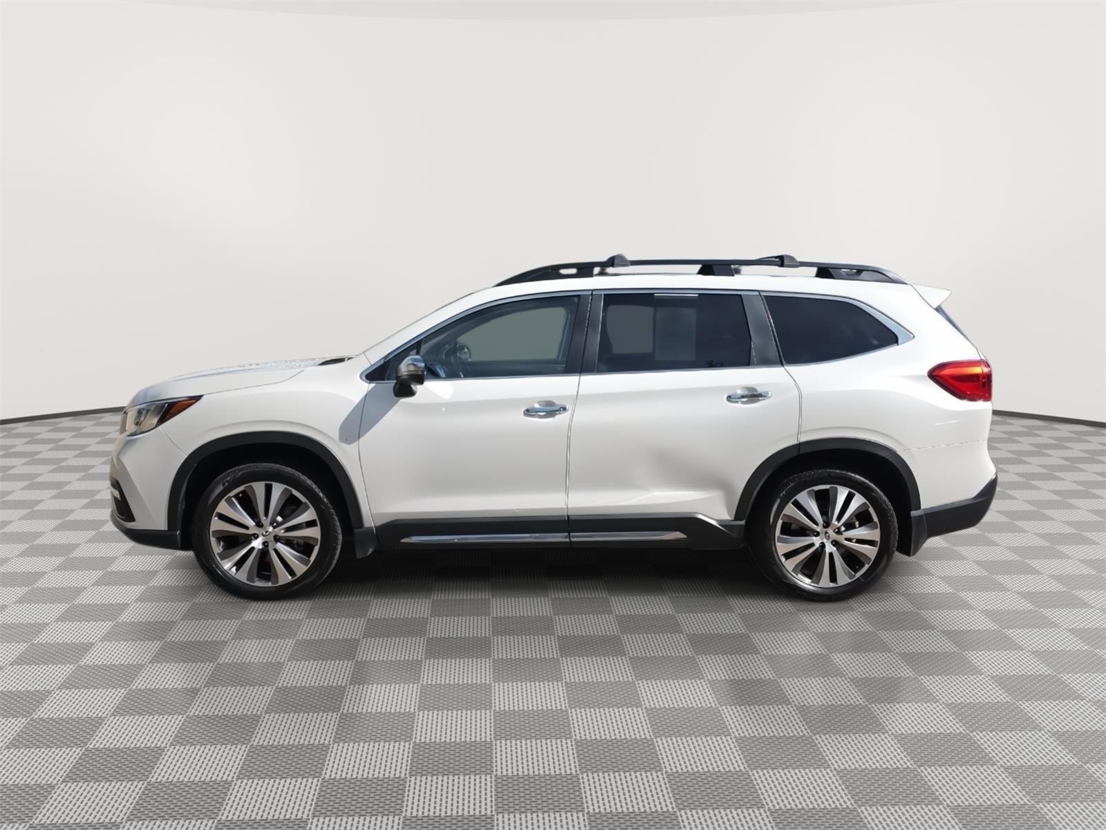 Used 2022 Crystal White Pearl Subaru Touring image 4