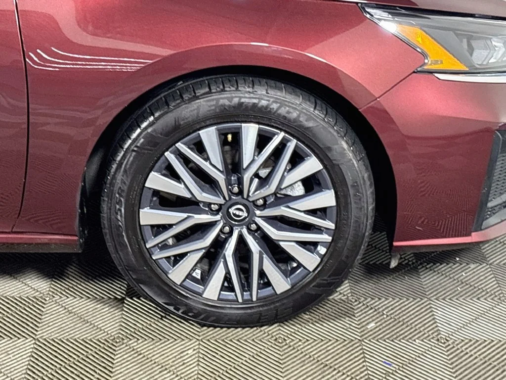 Used 2025 Red Nissan 2.5 SV image 22