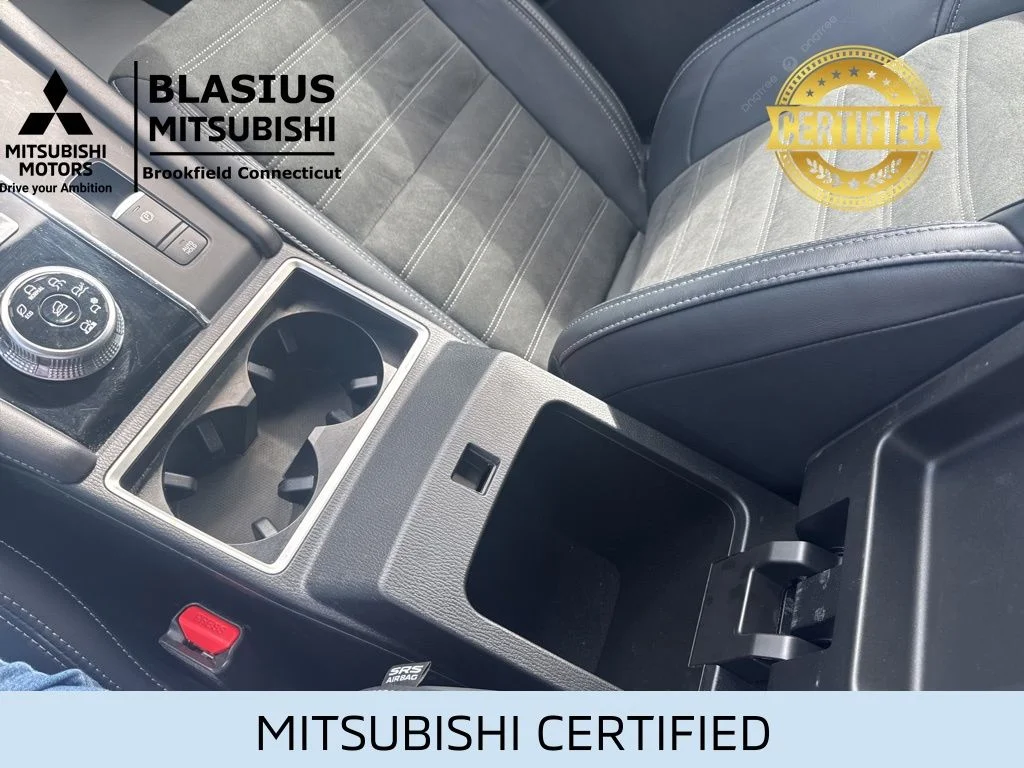 Certified Used 2024 Silver Mitsubishi SE image 29