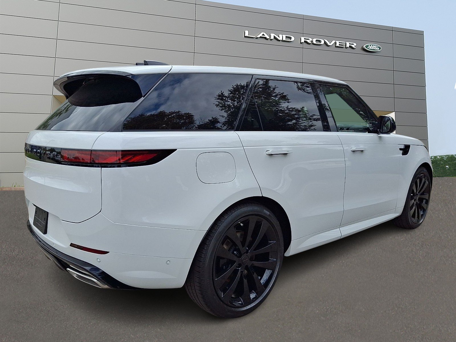 New 2026 Fuji White LAND ROVER Dynamic SE image 2
