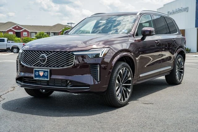 New 2026 Mulberry Red Volvo T8 Plus image 3