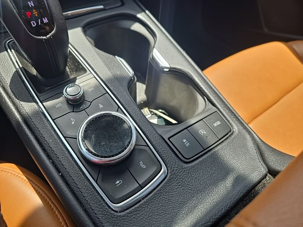 Used 2019  Cadillac Sport image 13