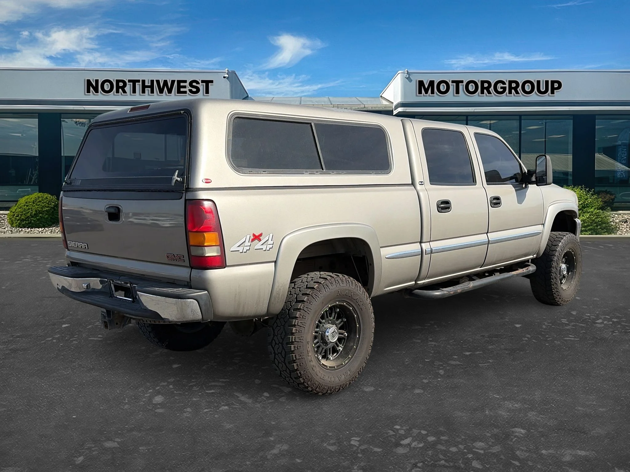 Used 2002 Gold GMC SLE image 7