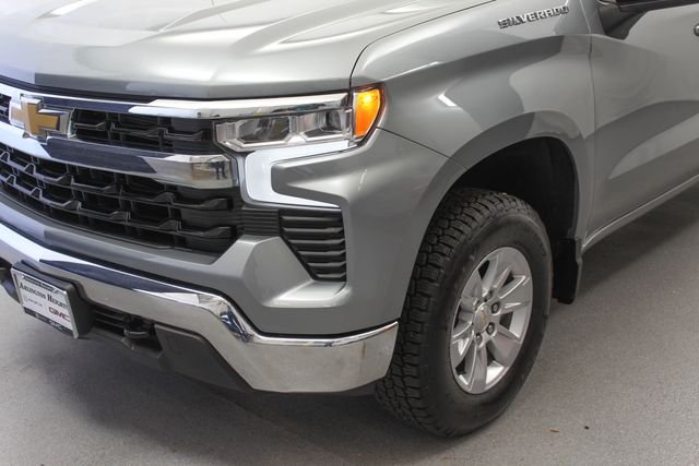 Used 2025 Gray Chevrolet LT image 5