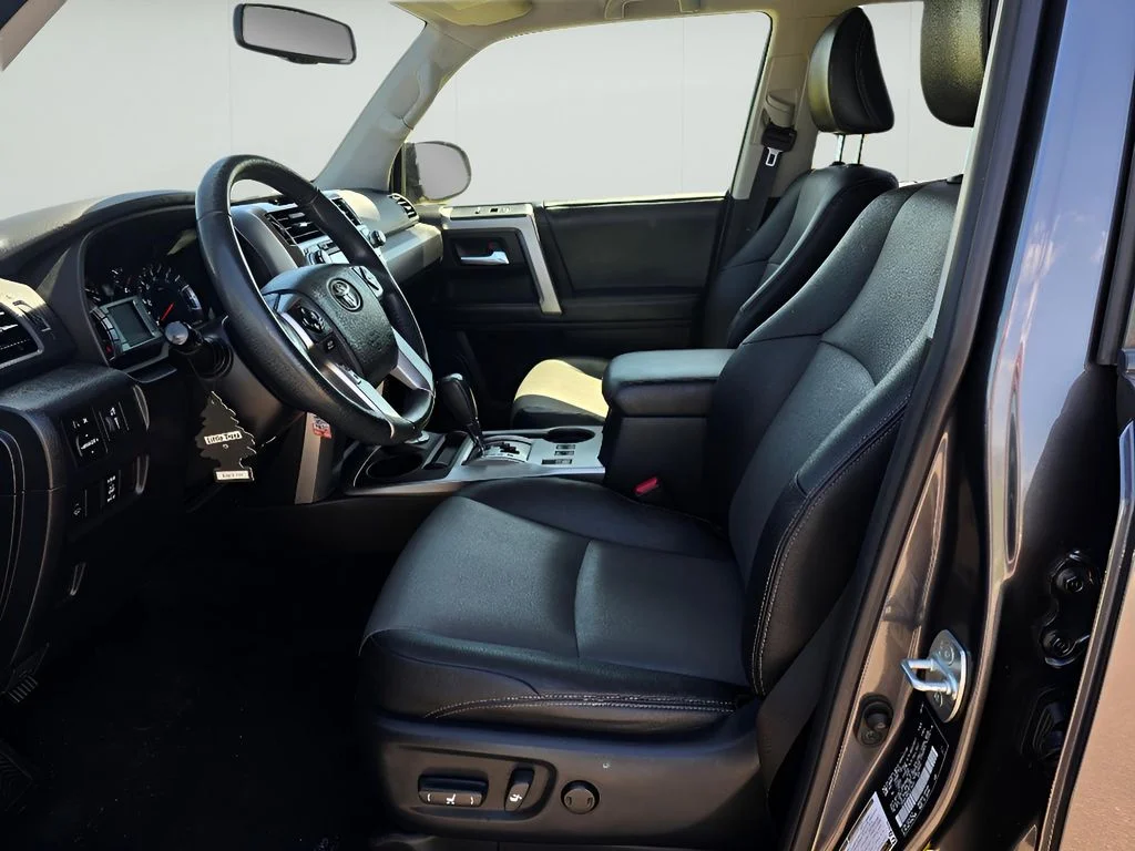 Used 2018 Magnetic Gray Metallic Toyota SR5 Premium image 9