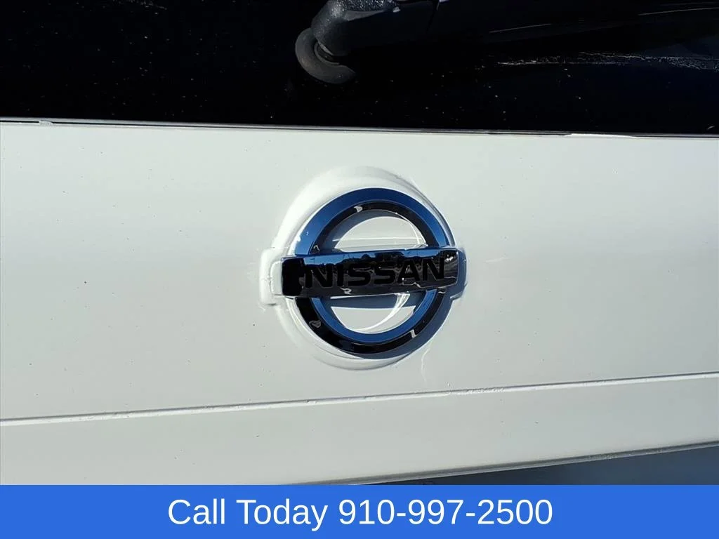 Used 2022 White Nissan S image 7