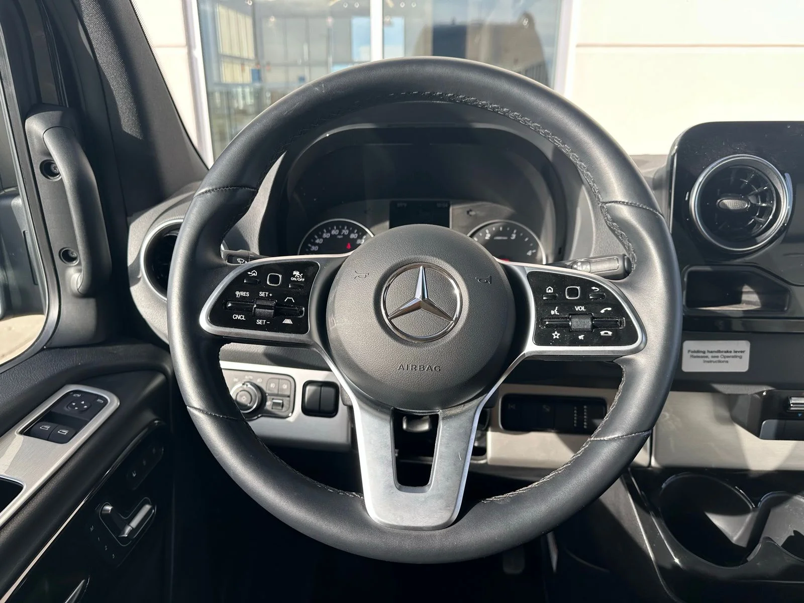 Used 2022  Mercedes-Benz 24GL 4X4 image 21
