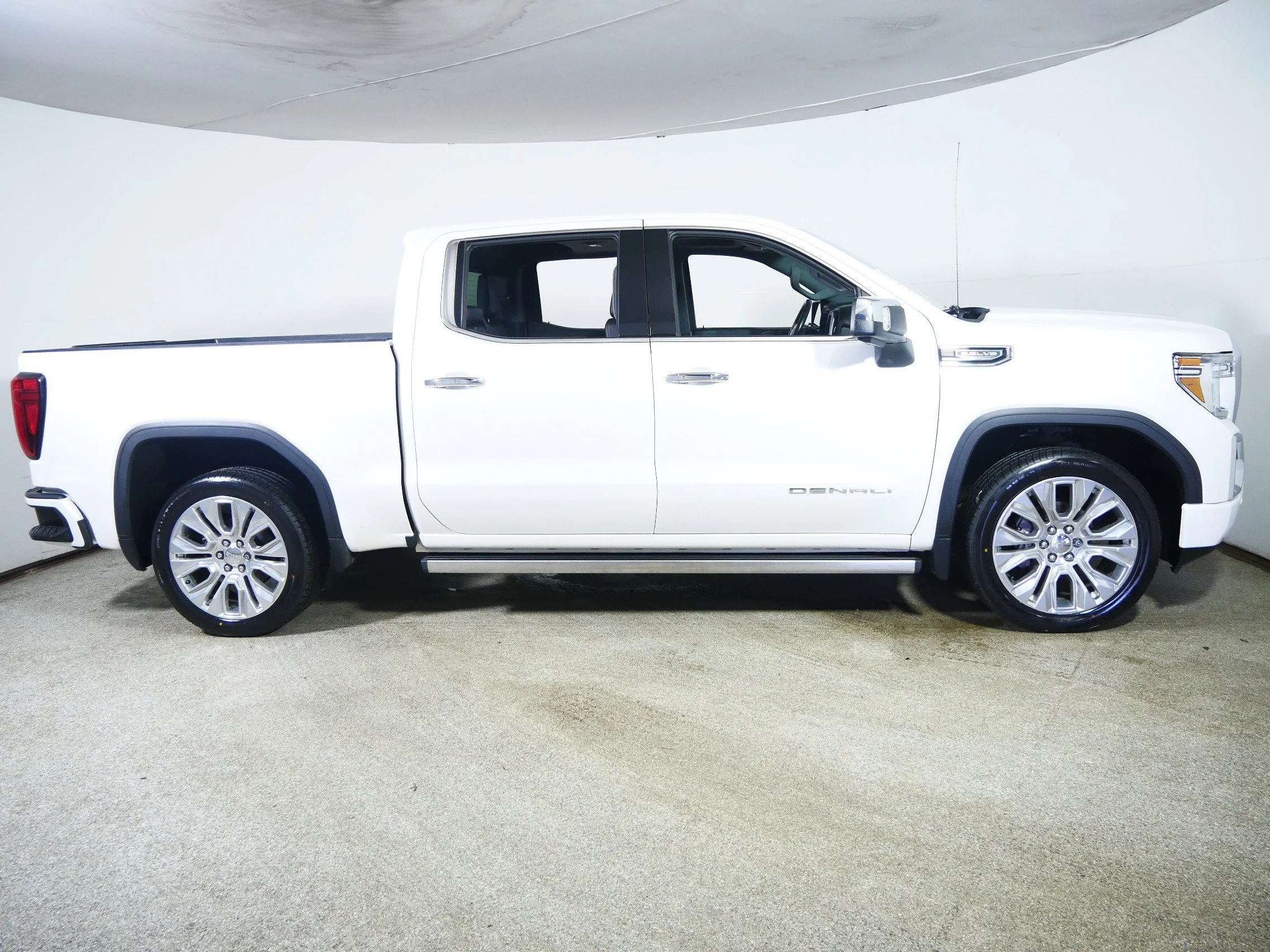 Used 2020 White Frost Tricoat GMC Denali image 8